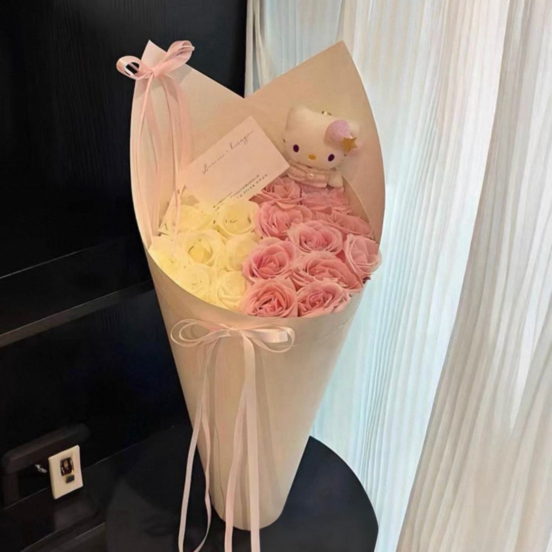 Miya's Bouquet – 19 Dual Colour Roses (includes hello kitty soft toy)