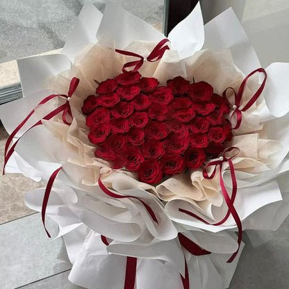 Luna's Bouquet – 33 Red Roses